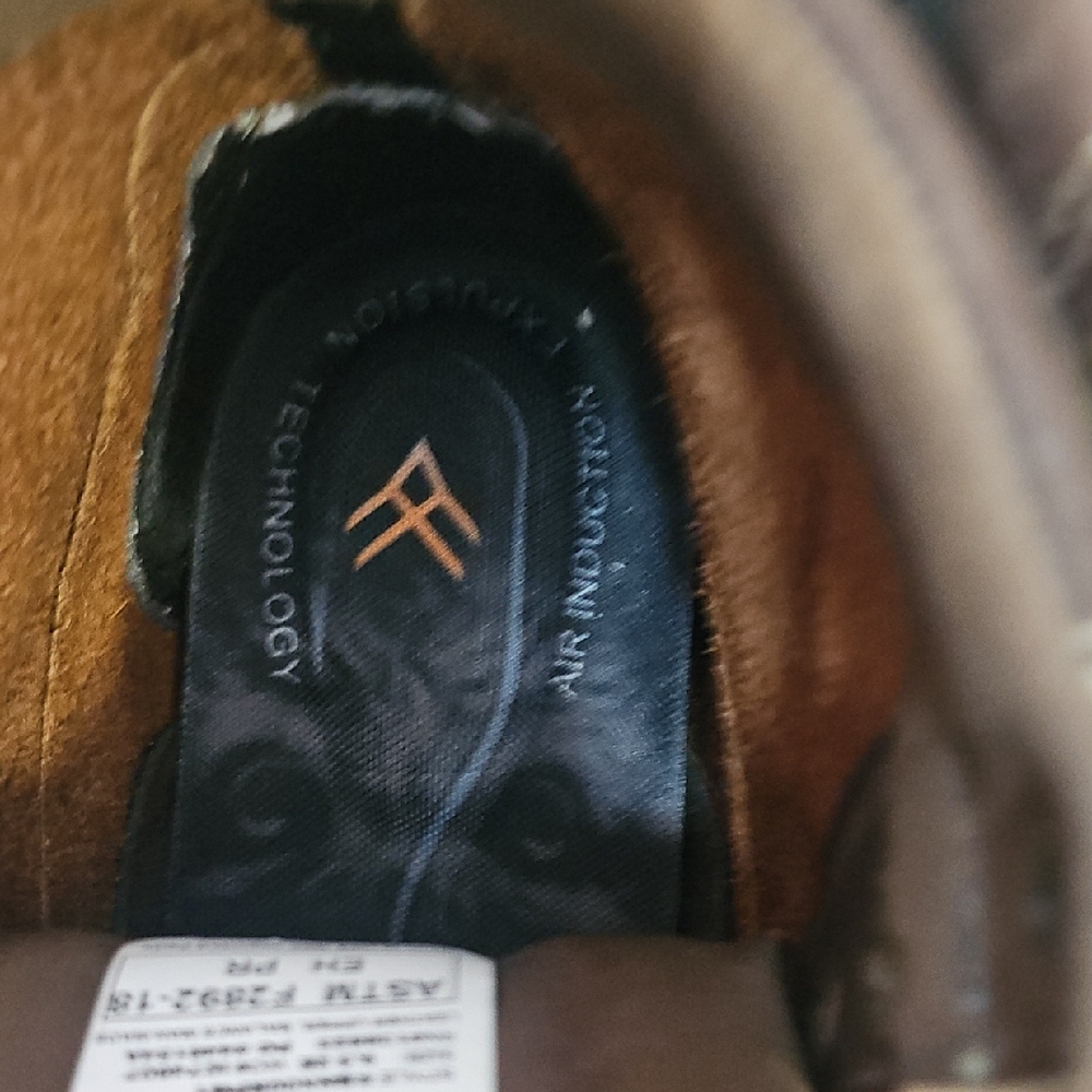 Brown Chukka Boots with Soft Leather and Moc-Toe Design - Picture 4 of 6